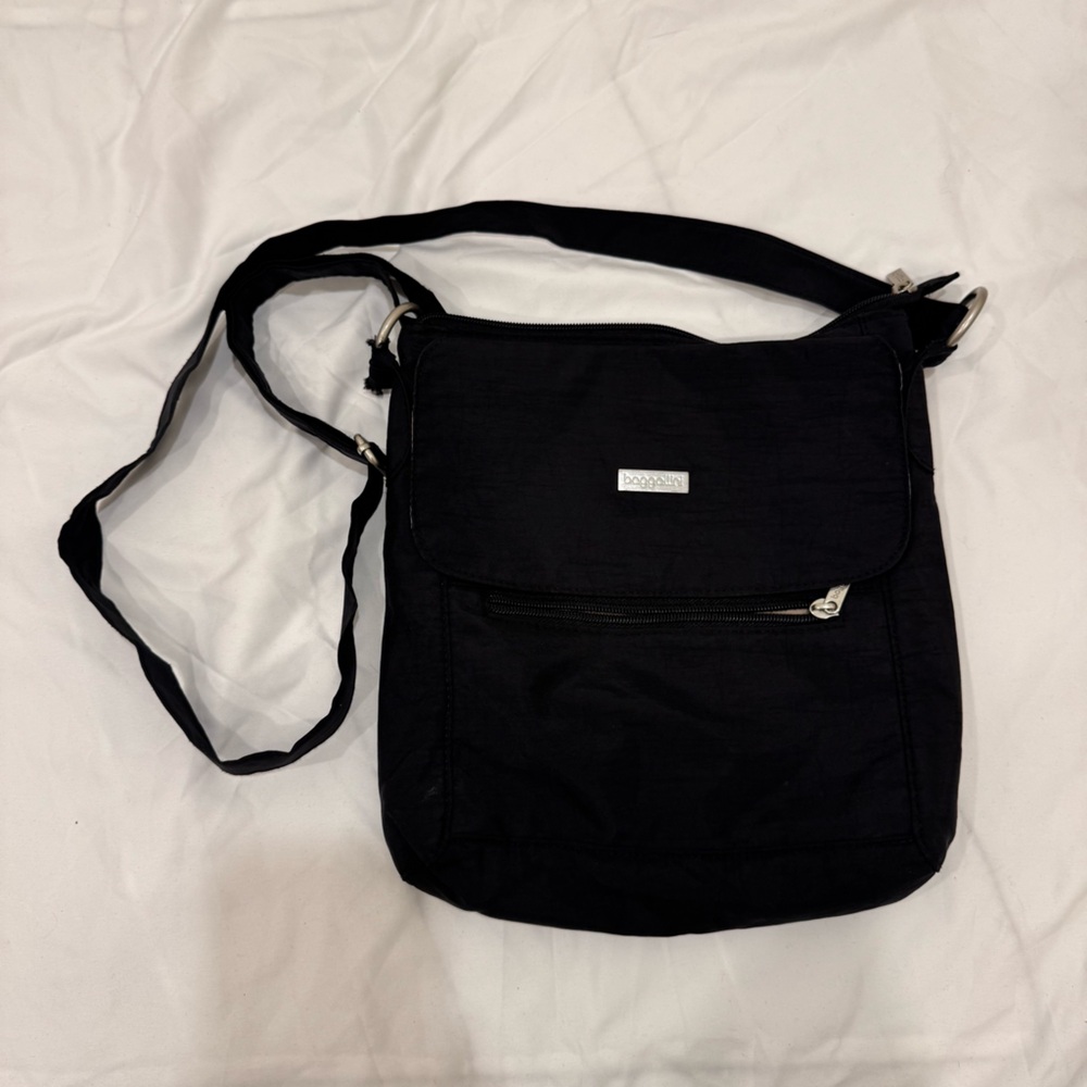 Baggallini Black Nylon Crossbody Bag Travel Purse Lightweight Messenger
